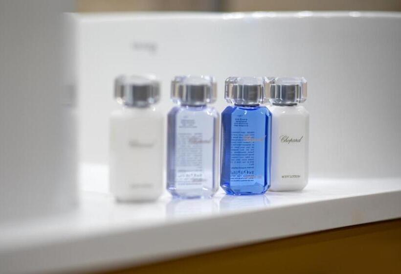 جناح رئاسى, In Excelsis