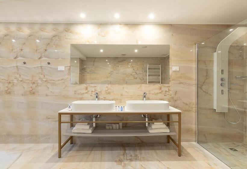 جناح رئاسى, In Excelsis