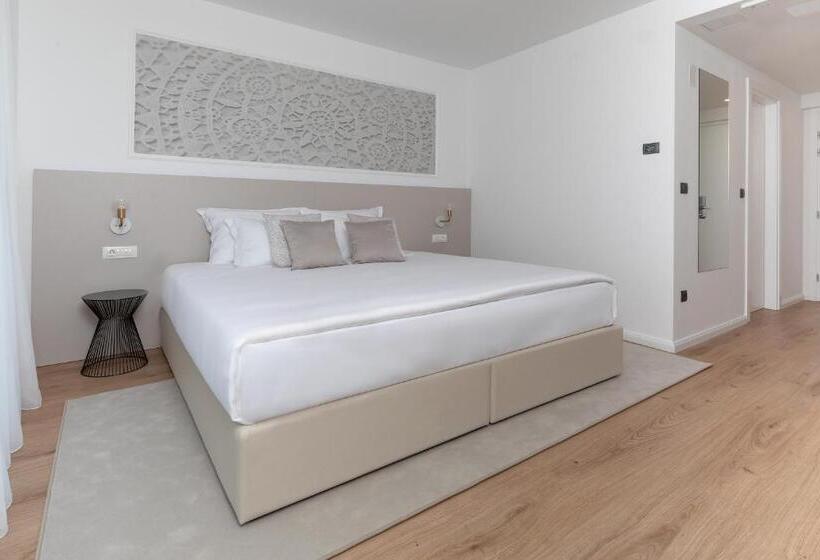 غرفة سوبيريور فردية, In Excelsis