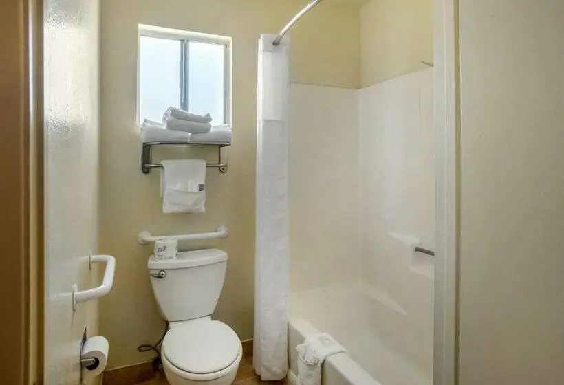 キングサイズベッドのスタンダードルーム, Quality Inn & Suites El Cajon San Diego East