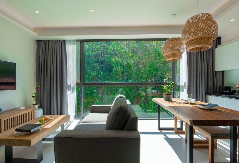 Suite, Patong Heights