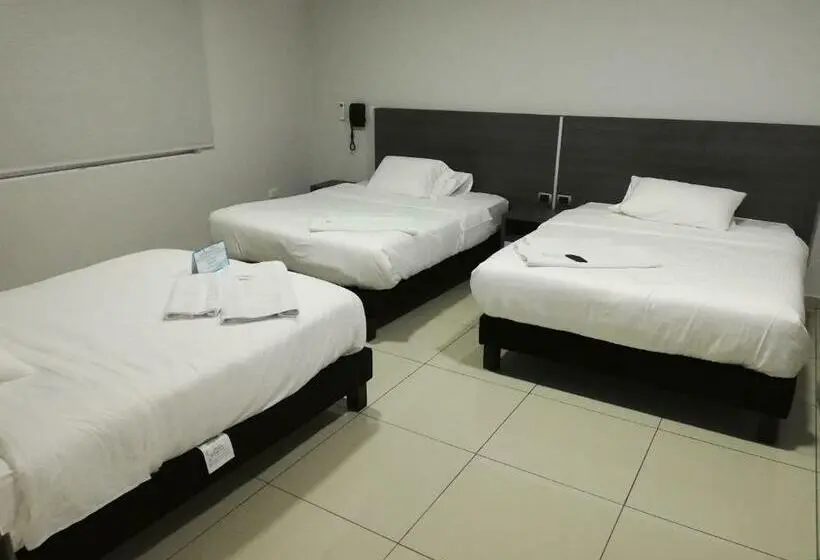 ファミリールーム, Doral Inn