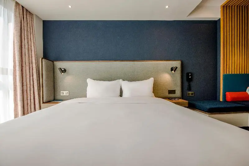 キングサイズベッドのスタンダードルーム, Holiday Inn Express Foshan Chancheng, An Ihg