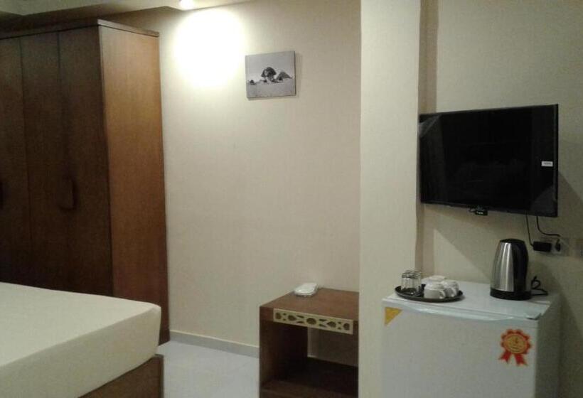 اتاق اکونومی, Pyramids Sun Capital