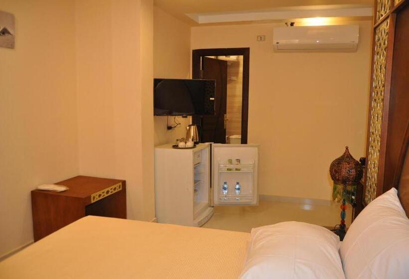 اتاق اکونومی, Pyramids Sun Capital