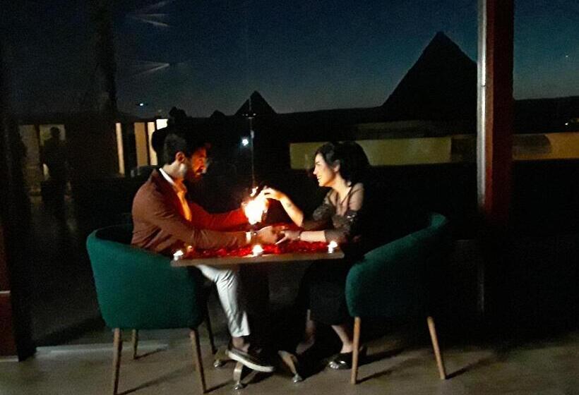 اتاق اکونومی, Pyramids Sun Capital