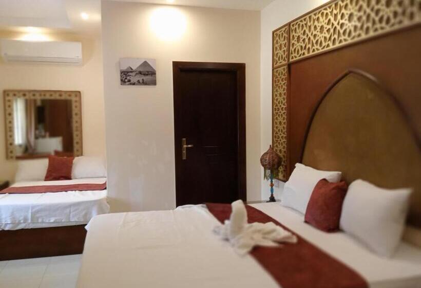 اتاق خانوادگی, Pyramids Sun Capital