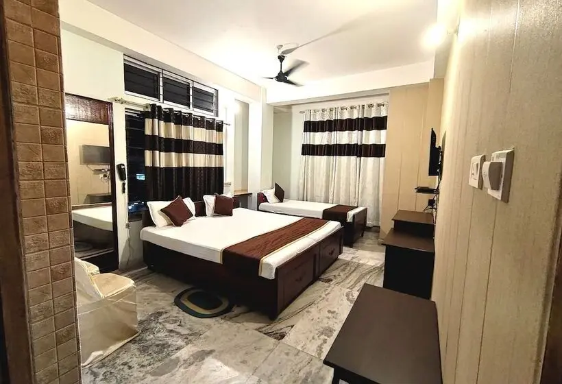 اتاق سوپریور سه تخته, Kalpataru Guest House