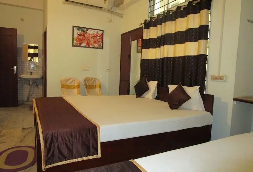 اتاق سوپریور سه تخته, Kalpataru Guest House