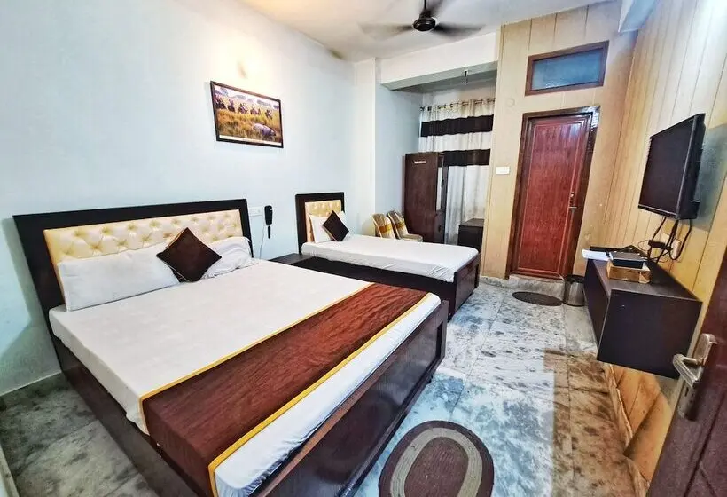 اتاق سوپریور سه تخته, Kalpataru Guest House