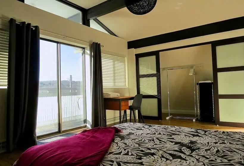 デラックススイート, The Fourth Lock Bed & Breakfast