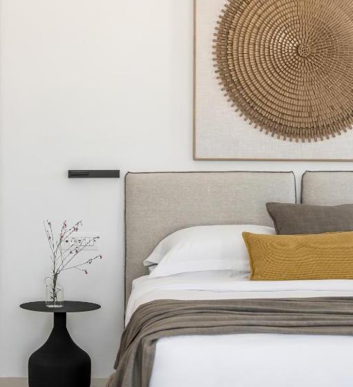 سوییت سوپریور, A Hotel Mykonos