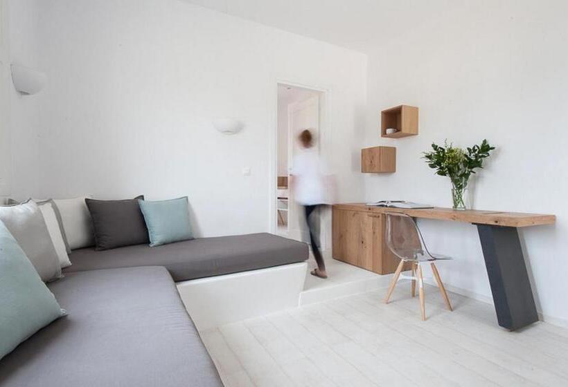 سوییت سوپریور, A Hotel Mykonos