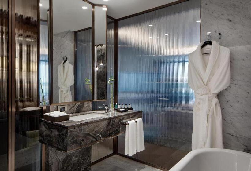 带大床的标准间, Reges, A Luxury Collection Resort & Spa, Cesme