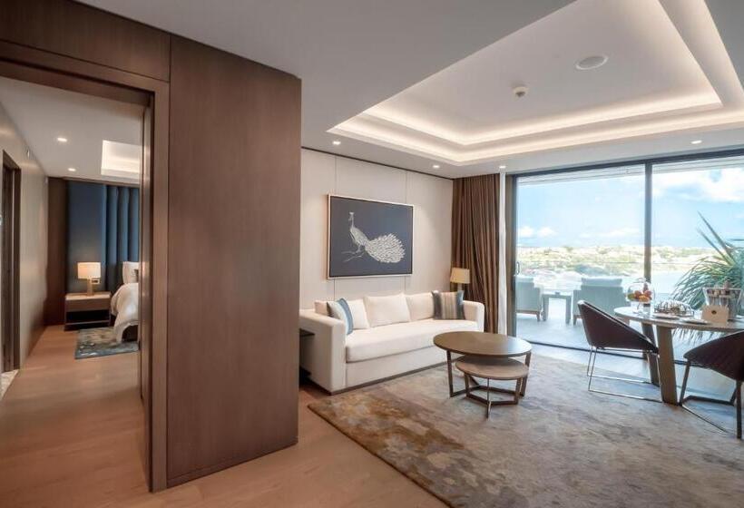 带大床的套房, Reges, A Luxury Collection Resort & Spa, Cesme