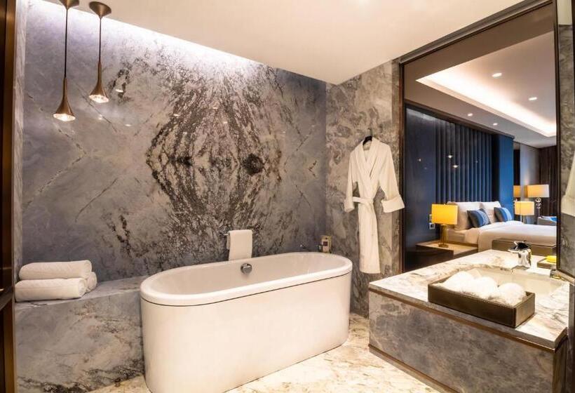 带大床的套房, Reges, A Luxury Collection Resort & Spa, Cesme