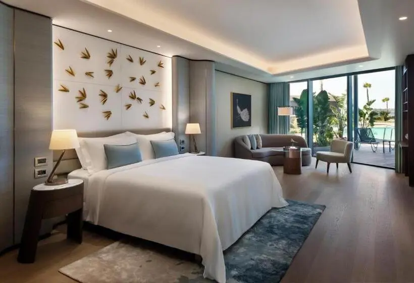 Deluxe Room King Size Bed