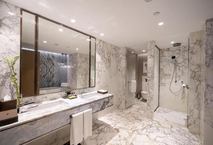 带大床的套房, Reges, A Luxury Collection Resort & Spa, Cesme