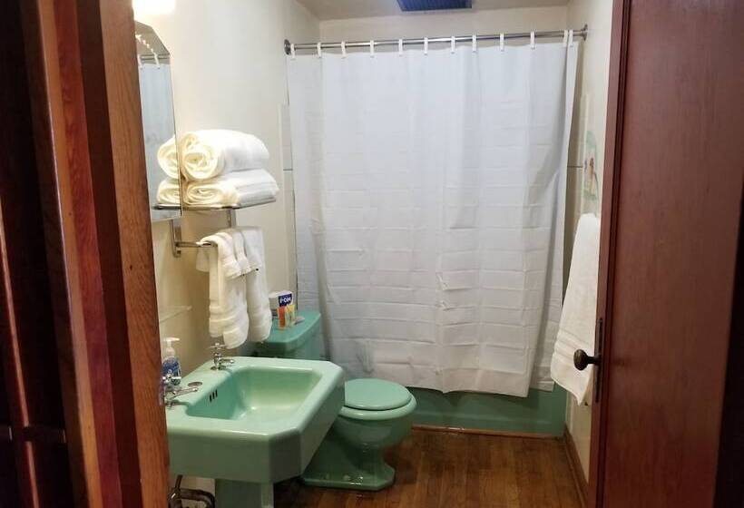 豪华单人间, The Chama  & Shops