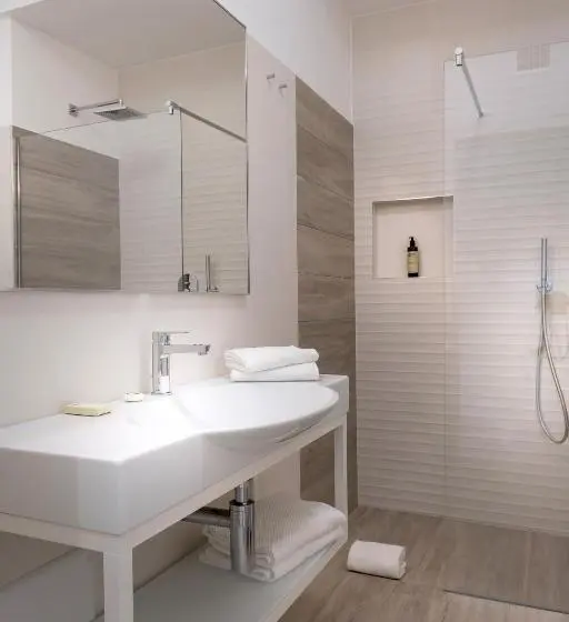Sviitti Uima-allas, Youmami Suite Hotel Wellness&spa