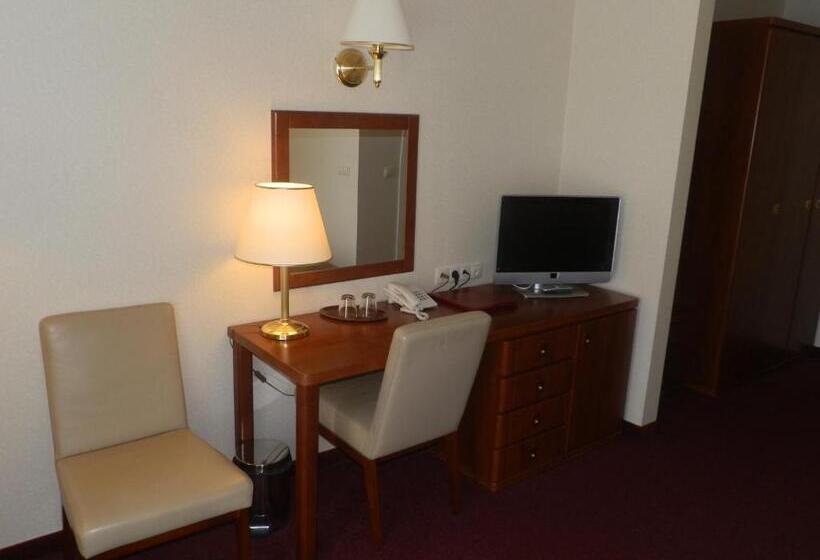 コンフォートトリプルルーム, Willa Alexander Resort & Spa Caloroczny Kryty Basen