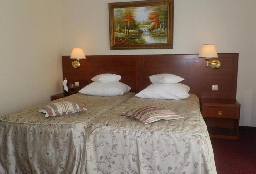 コンフォートトリプルルーム, Willa Alexander Resort & Spa Caloroczny Kryty Basen