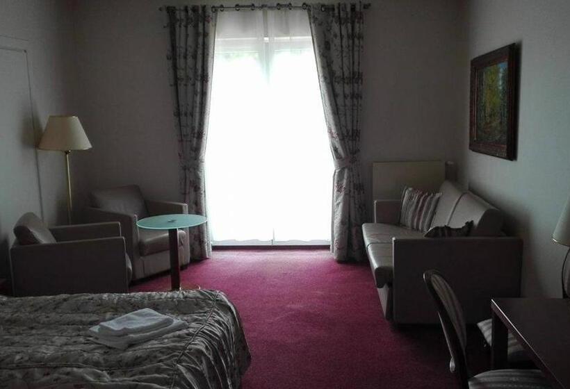 コンフォートトリプルルーム, Willa Alexander Resort & Spa Caloroczny Kryty Basen