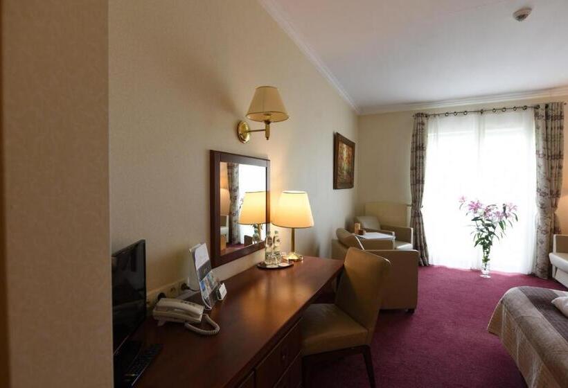 اتاق راحتی سه تخته, Willa Alexander Resort & Spa   Caloroczny Kryty Basen