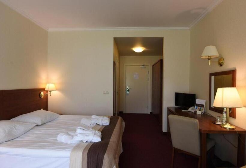 コンフォートトリプルルーム, Willa Alexander Resort & Spa Caloroczny Kryty Basen