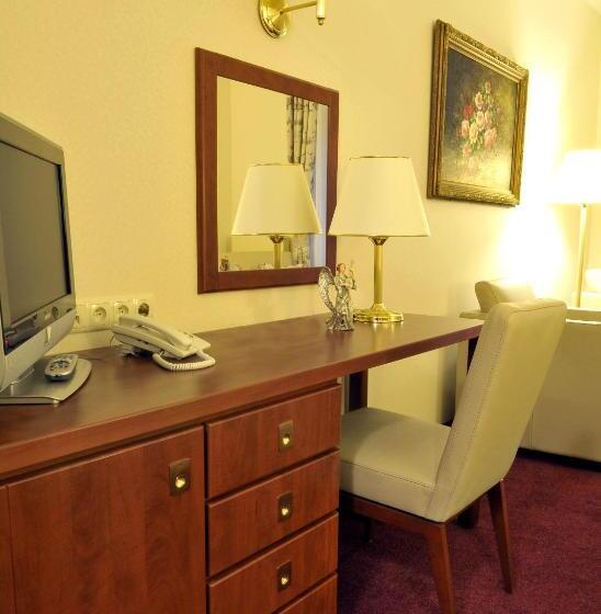 コンフォートトリプルルーム, Willa Alexander Resort & Spa Caloroczny Kryty Basen