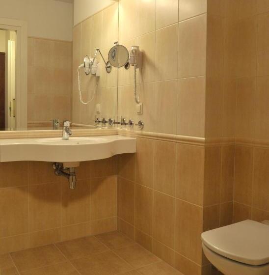 コンフォートトリプルルーム, Willa Alexander Resort & Spa Caloroczny Kryty Basen