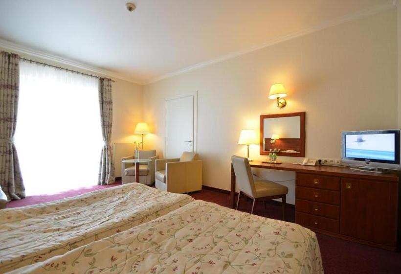 اتاق راحتی سه تخته, Willa Alexander Resort & Spa   Caloroczny Kryty Basen