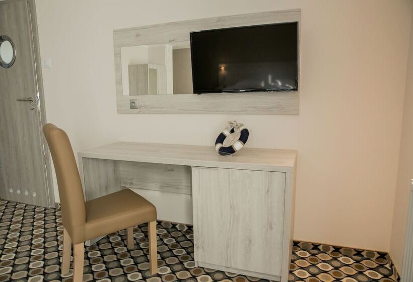 غرفة قياسية, Marina Mielno Z Widokiem Na Jezioro