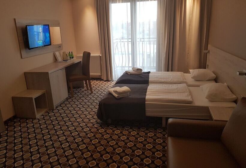 غرفة قياسية, Marina Mielno Z Widokiem Na Jezioro