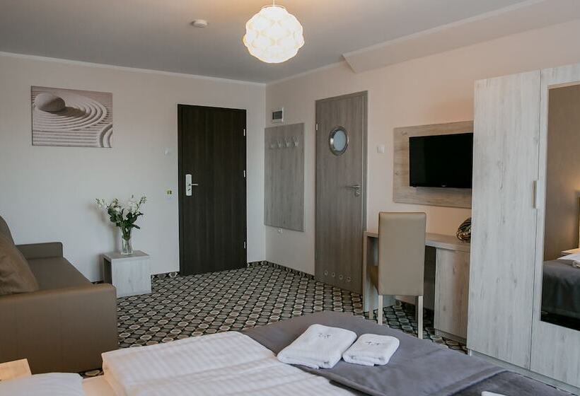 غرفة قياسية, Marina Mielno Z Widokiem Na Jezioro