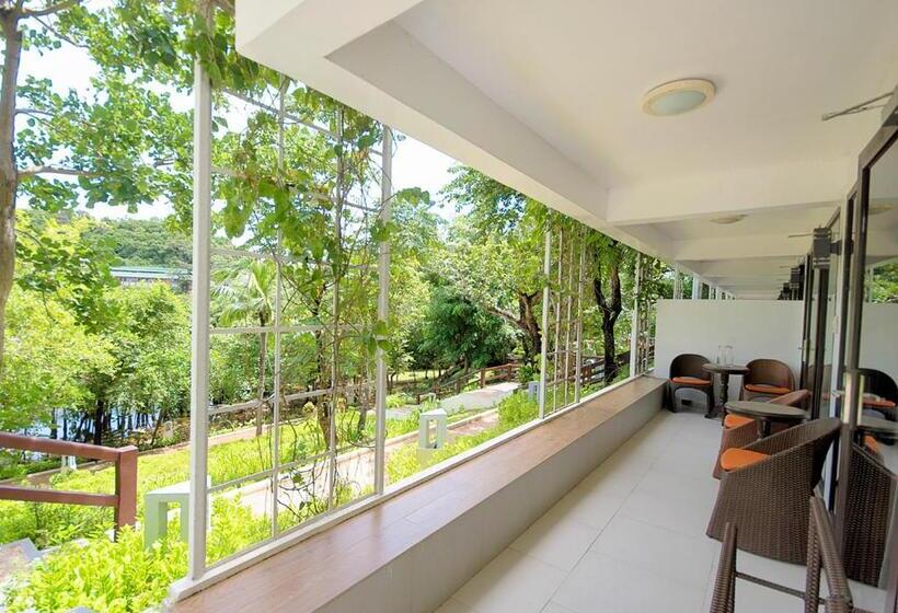 سوییت, Discovery Coron Formerly Club Paradise Palawan