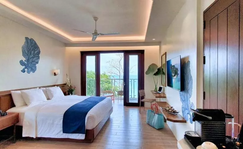 キングサイズベッドのスイートルーム, Discovery Coron Formerly Club Paradise Palawan