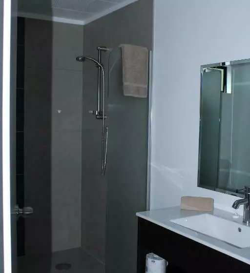 استودیوی سوپریور, Rose City Motel