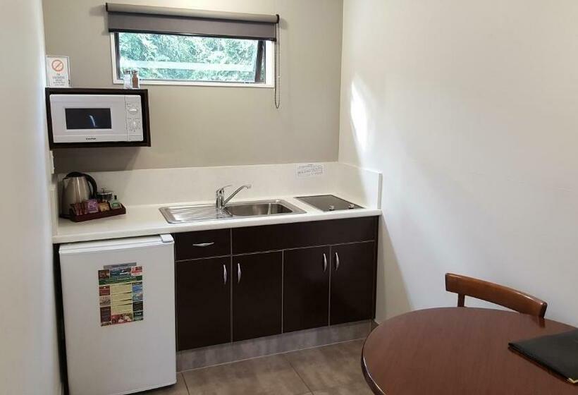 수피리어 스튜디오, Rose City Motel