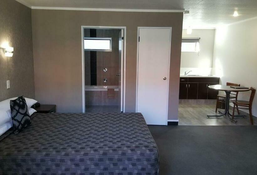 수피리어 스튜디오, Rose City Motel