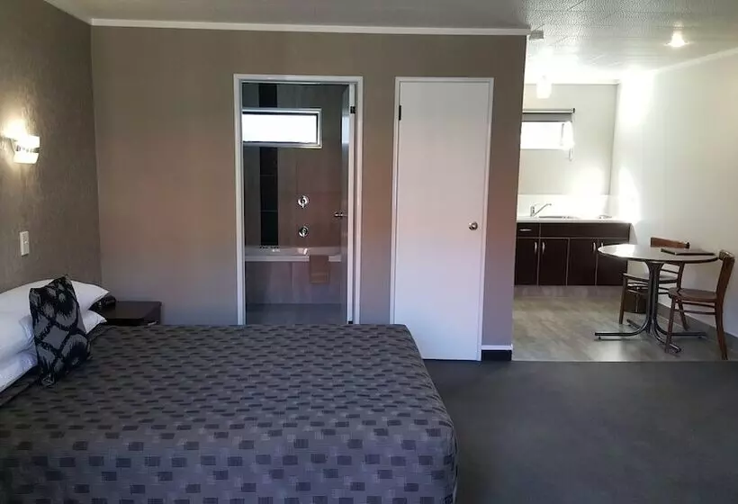 استودیوی سوپریور, Rose City Motel