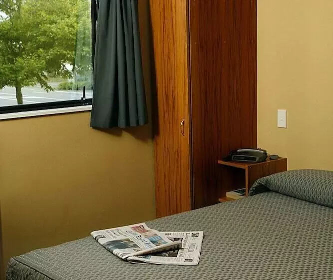 استودیوی سوپریور, Rose City Motel