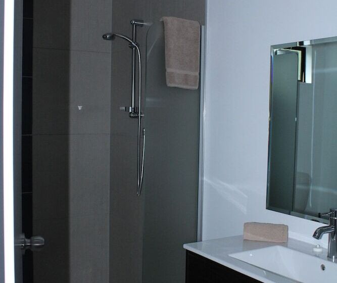 수피리어 스튜디오, Rose City Motel