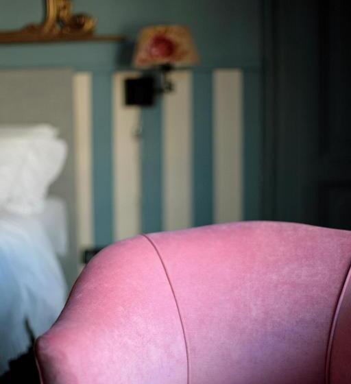 سوئیت با بالکن, Colazione In Piazza Castello