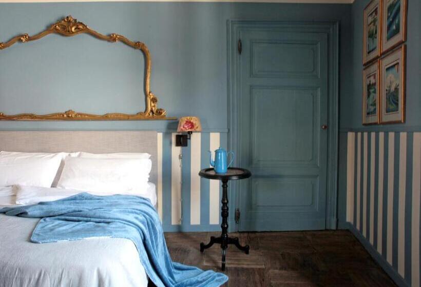 سوئیت با بالکن, Colazione In Piazza Castello