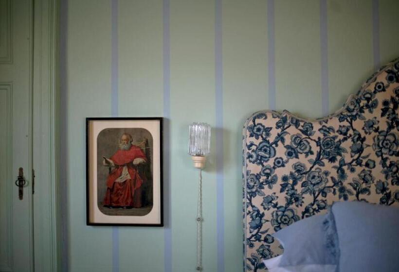 اتاق خانوادگی, Colazione In Piazza Castello