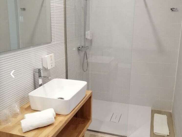 스탠다드 룸, Adonis Cupecoy