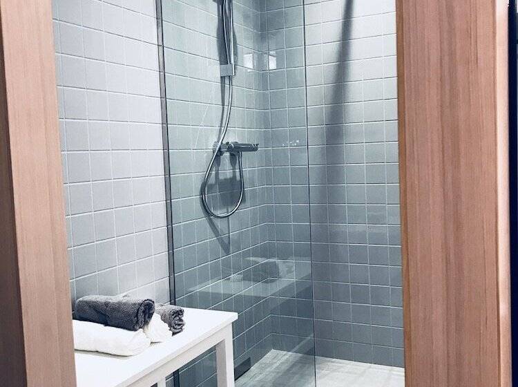 اتاق لوکس چهار تخته, Genova Suite Art