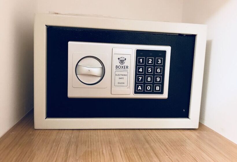 اتاق لوکس چهار تخته, Genova Suite Art