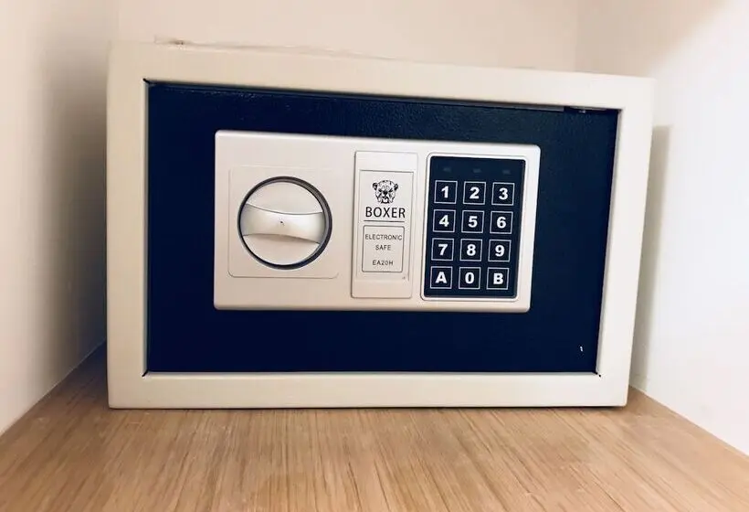 اتاق لوکس چهار تخته, Genova Suite Art